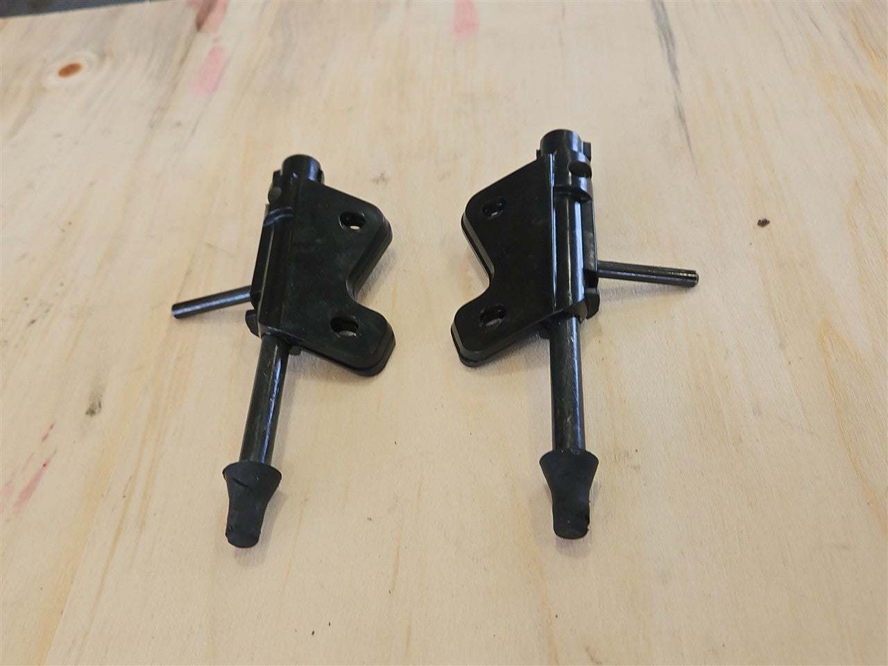 1999 CORVETTE TARGA TOP STORAGE HOLDER LOCKING PIN 34013 - image 8