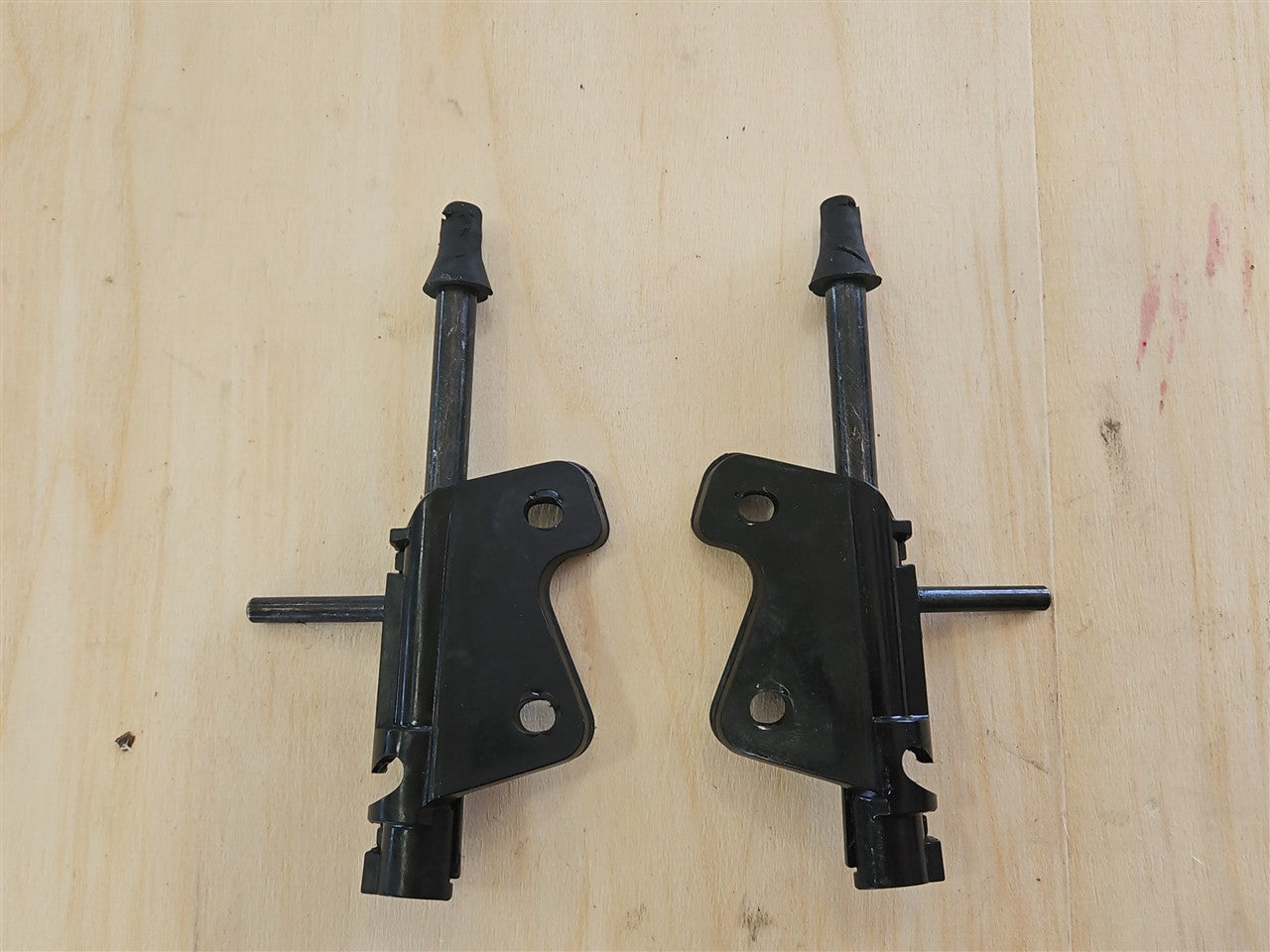 1999 CORVETTE TARGA TOP STORAGE HOLDER LOCKING PIN 34013 - image 10