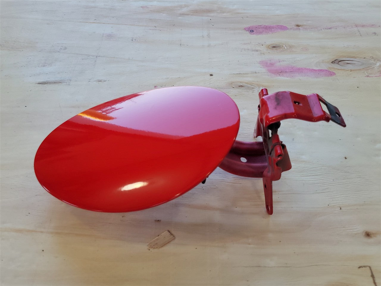 1999 CORVETTE GAS TANK FUEL FILLER DOOR TORCH RED 70U 10253857. FITS 97-04 C5 CORVETTE 34014 - image 4