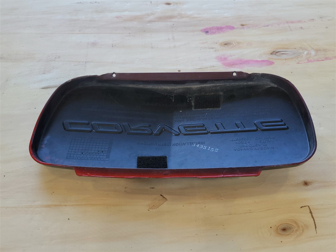 1999 CORVETTE FRONT LICENSE PLATE FILLER PANEL TORCH RED 70U 10256977 34017 - image 9
