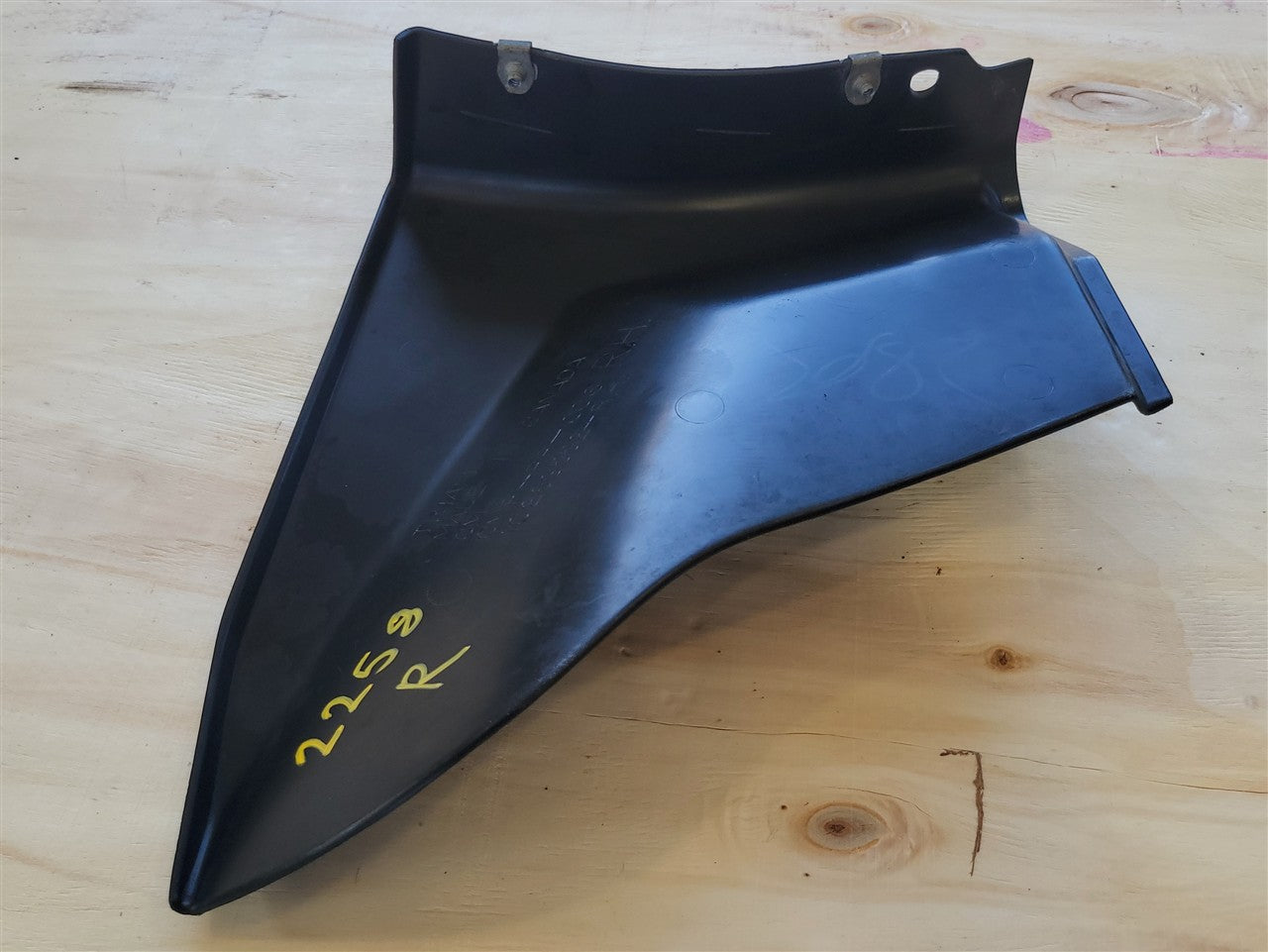 1999 CORVETTE 10289552 RH PASSENGER FENDER INNER COVER SPLASH GUARD 34018 - image 10