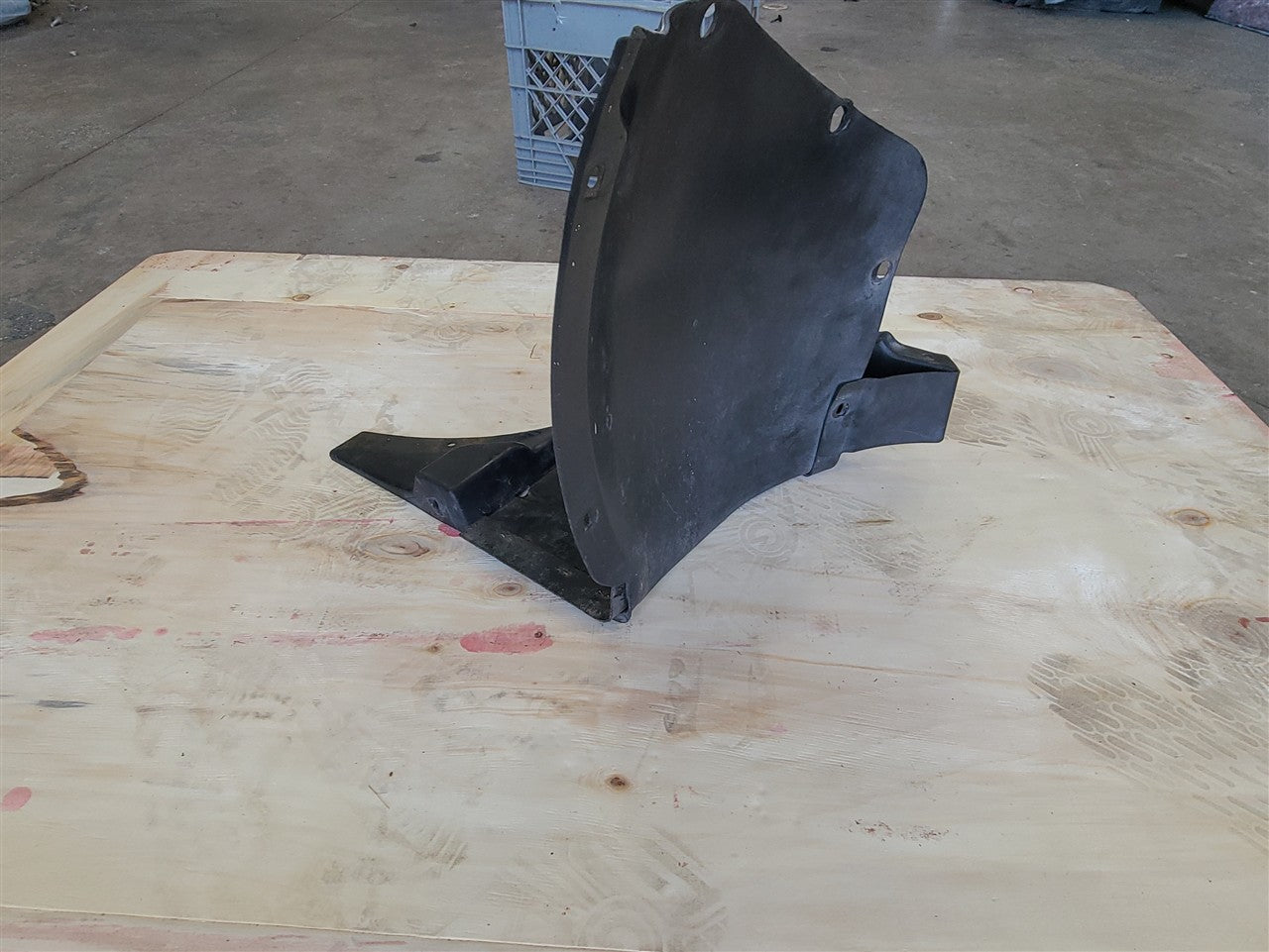 1999 CORVETTE RH PASSENGER FRONT WHEEL LINER CLOSE OUT PANEL 10298464 34021 - image 8