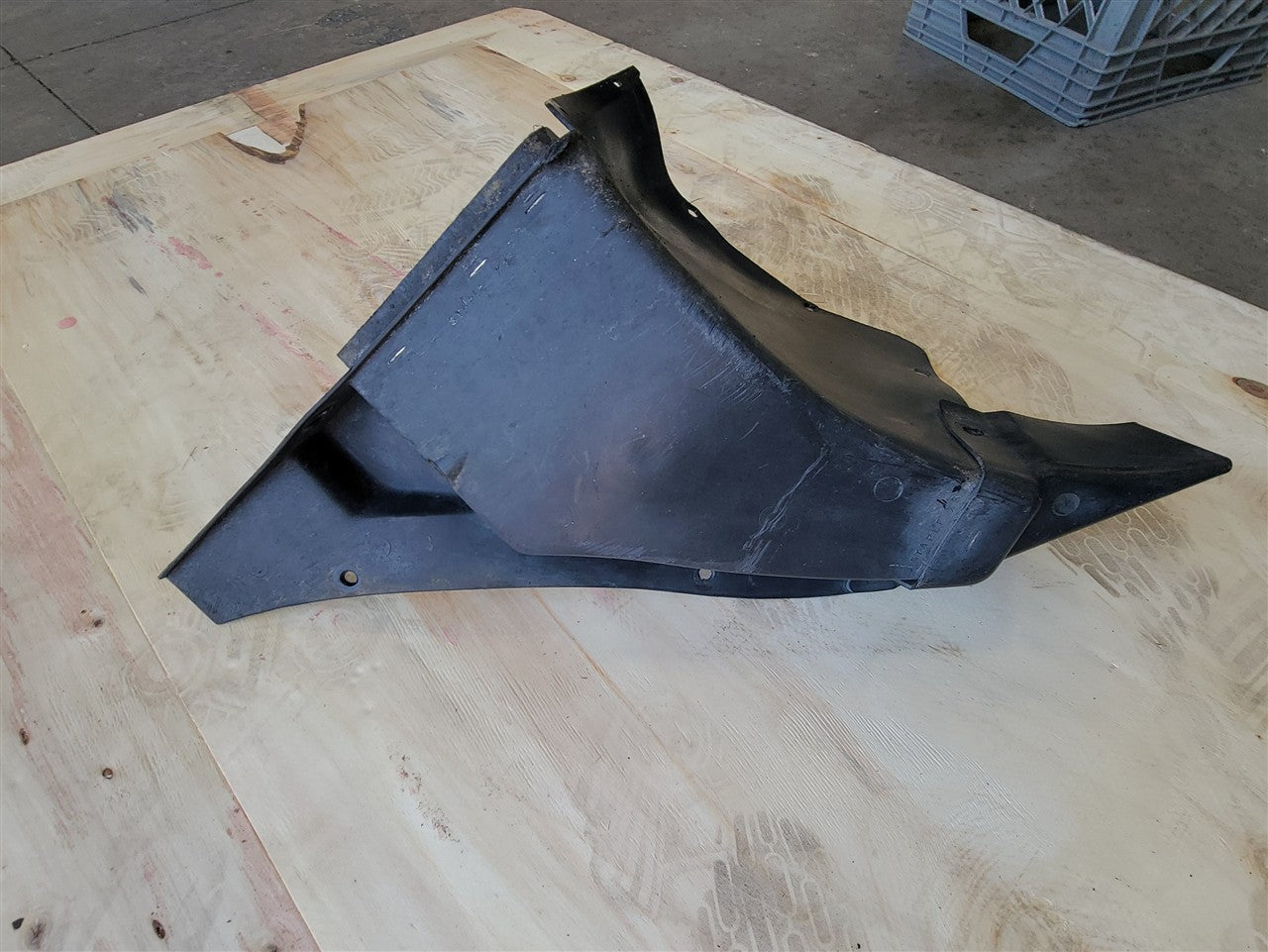 1999 CORVETTE RH PASSENGER FRONT WHEEL LINER CLOSE OUT PANEL 10298464 34021 - image 9