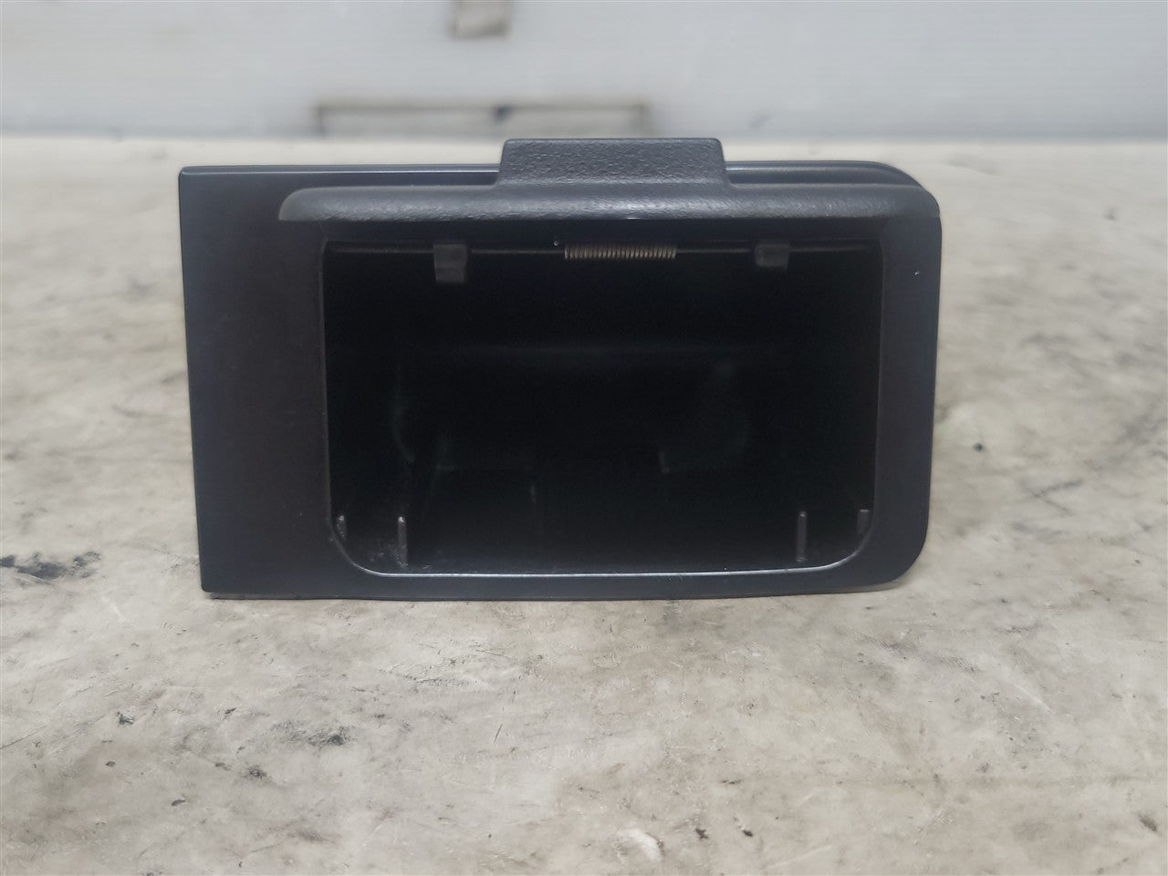 1999 CORVETTE OEM ASH TRAY 10247681 34024 - image 2