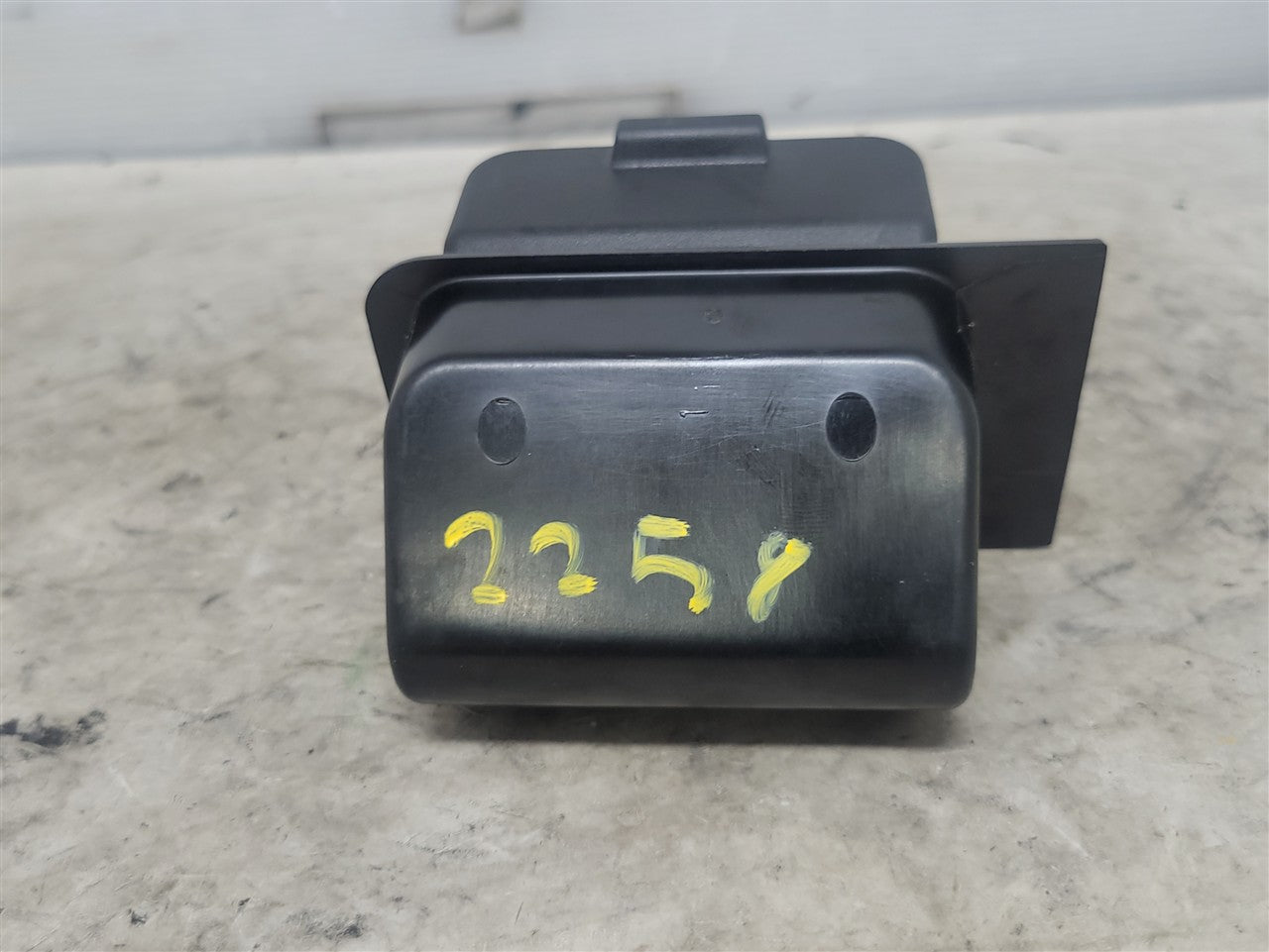 1999 CORVETTE OEM ASH TRAY 10247681 34024 - image 6