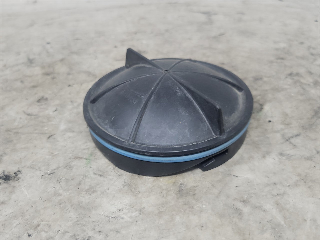 2015 CAMARO HEADLIGHT CAP COVER FOR LOW BEAM BULB 22941302 14-15 CAMARO 11-19 CHARGER 34027 - image 3