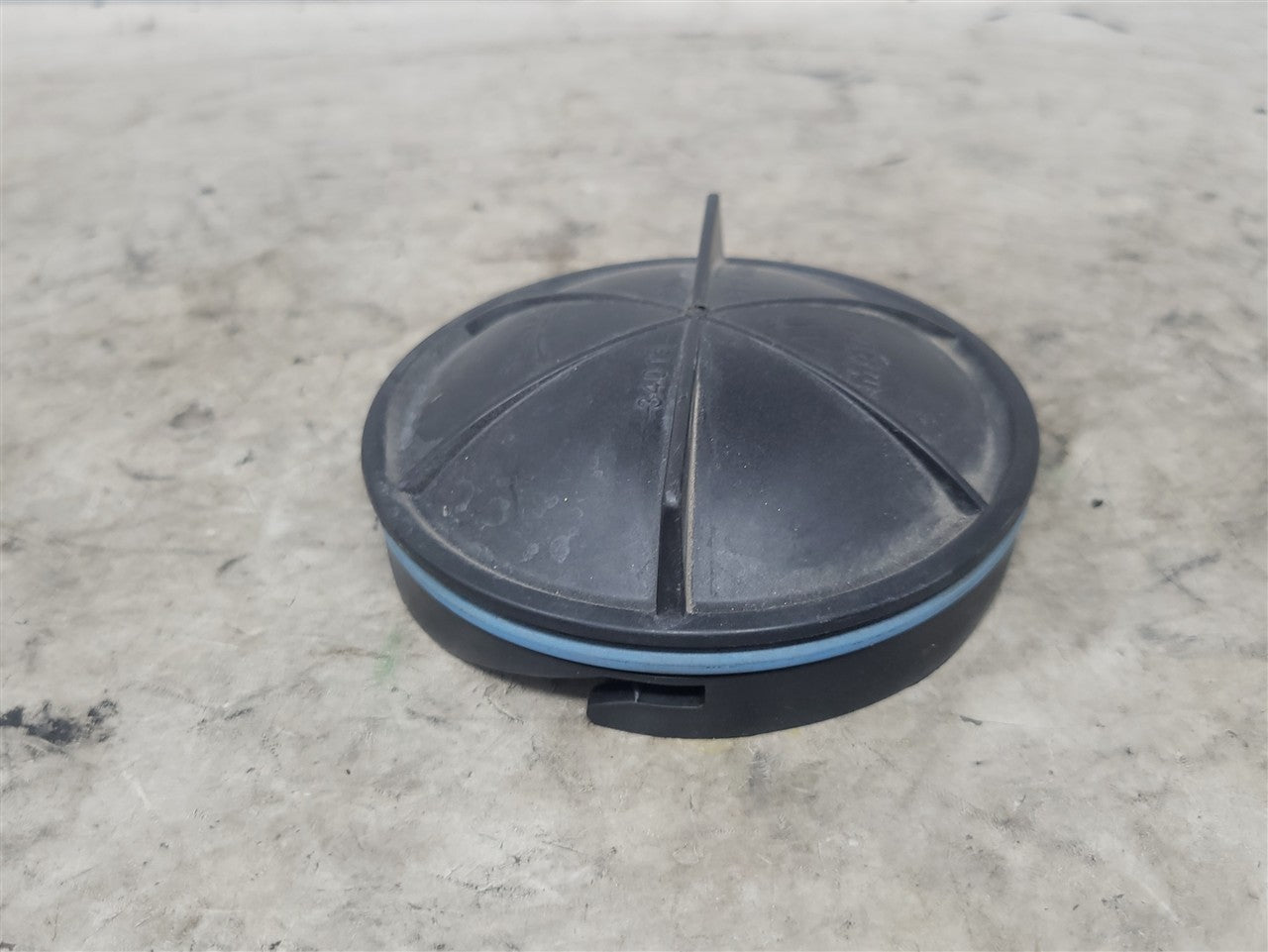 2015 CAMARO HEADLIGHT CAP COVER FOR LOW BEAM BULB 22941302 14-15 CAMARO 11-19 CHARGER 34027 - image 4