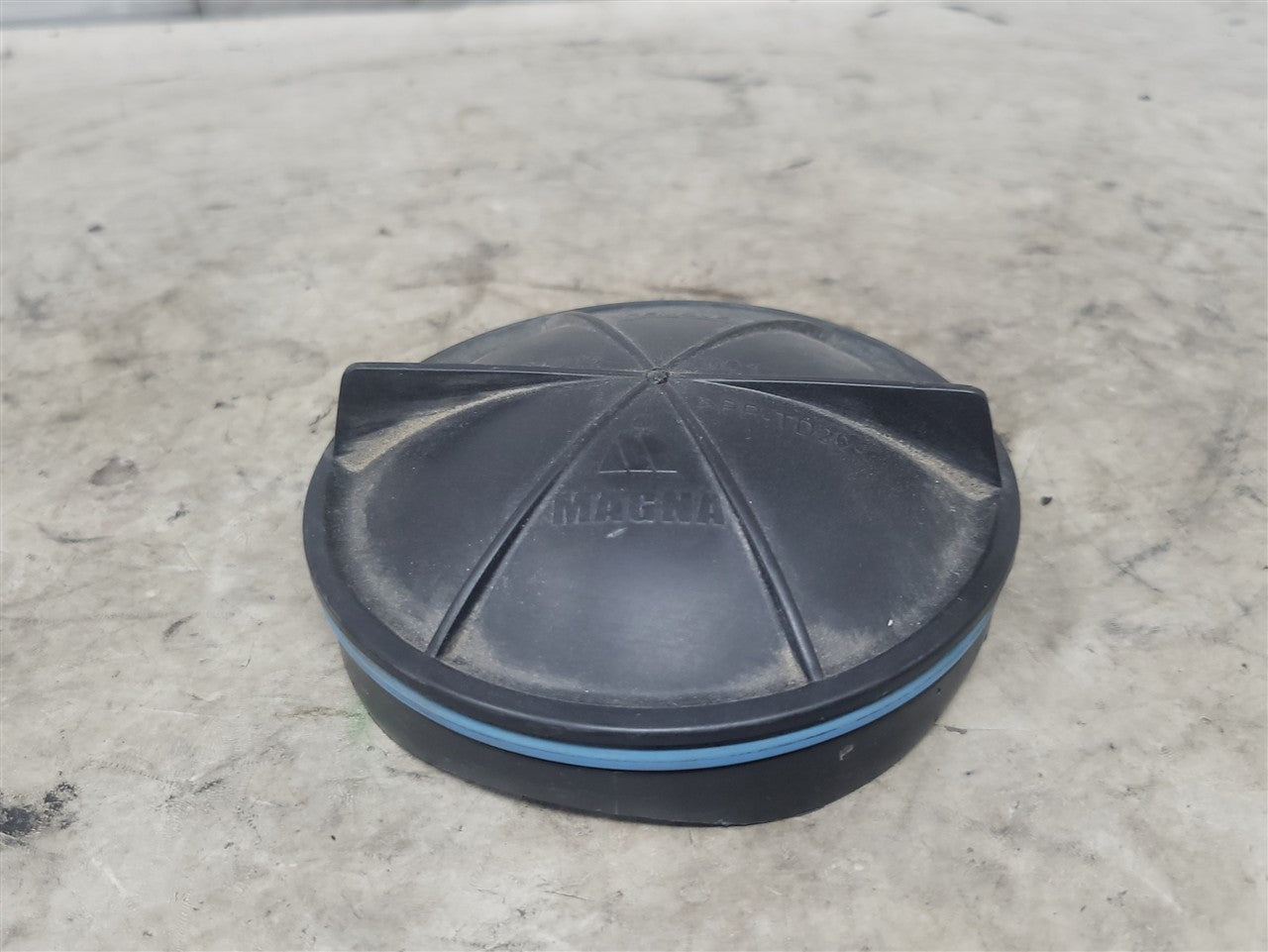 2015 CAMARO HEADLIGHT CAP COVER FOR LOW BEAM BULB 22941302 14-15 CAMARO 11-19 CHARGER 34027 - image 6