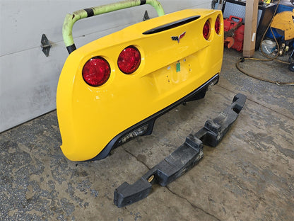 2005 CORVETTE REAR BUMPER WITH TAIL LIGHTS & FOAM REBAR 000 MILLENIUM YELLOW PAINT CODE 79U / 5593 34029 - image 2