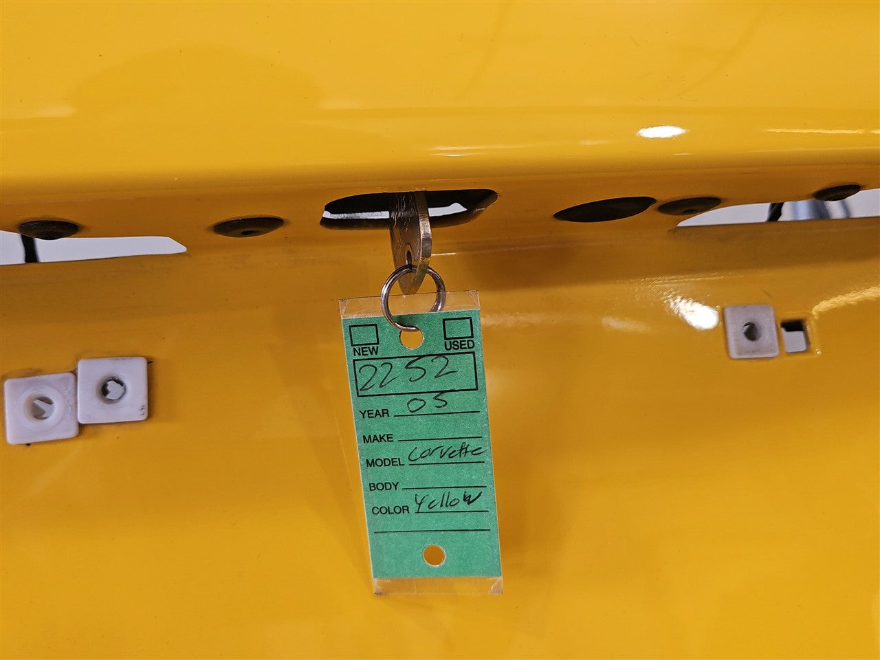 2005 CORVETTE REAR BUMPER WITH TAIL LIGHTS & FOAM REBAR 000 MILLENIUM YELLOW PAINT CODE 79U / 5593 34029 - image 11