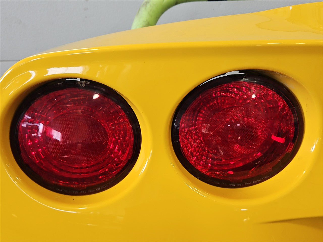 2005 CORVETTE REAR BUMPER WITH TAIL LIGHTS & FOAM REBAR 000 MILLENIUM YELLOW PAINT CODE 79U / 5593 34029 - image 14