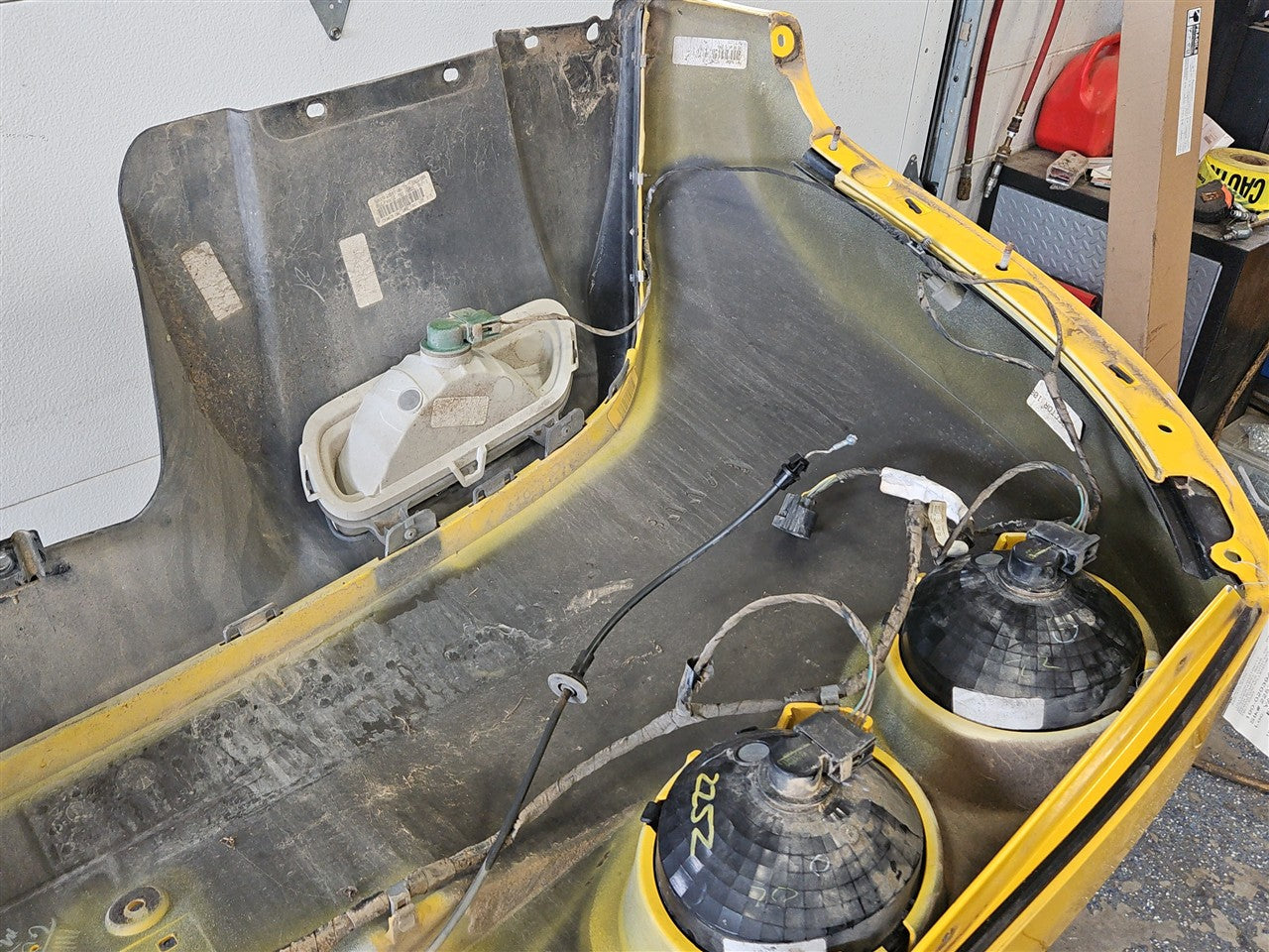 2005 CORVETTE REAR BUMPER WITH TAIL LIGHTS & FOAM REBAR 000 MILLENIUM YELLOW PAINT CODE 79U / 5593 34029 - image 1