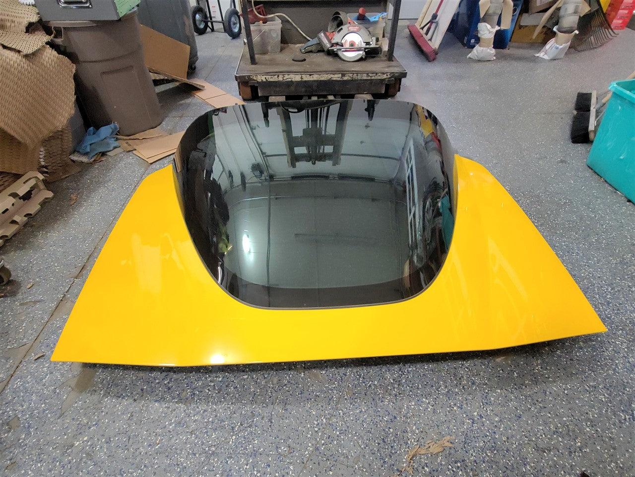 2005 CORVETTE REAR DECKLID WITH GLASS 000 MILLENIUM YELLOW PAINT CODE 79U / 5593 34030 - image 2