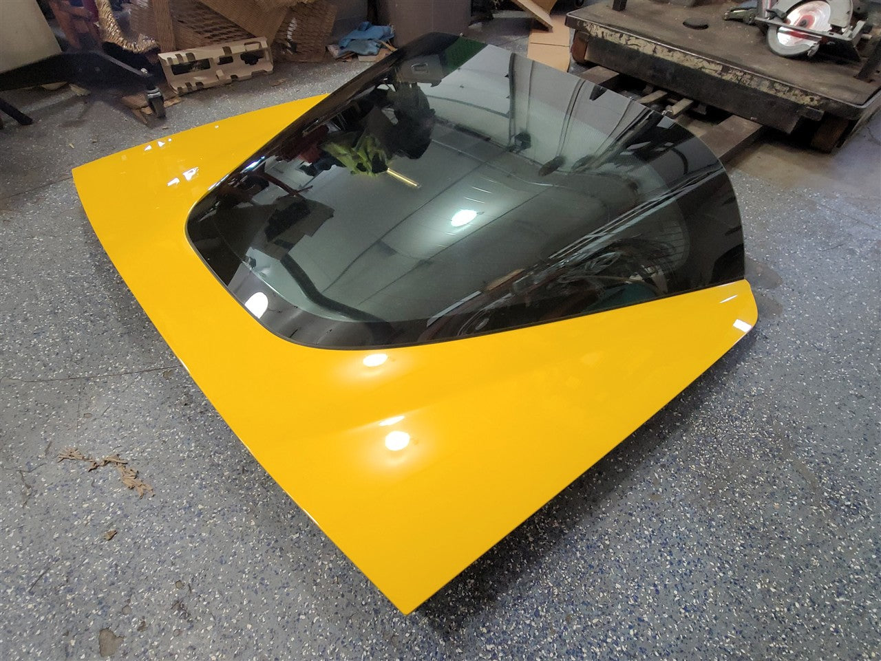 2005 CORVETTE REAR DECKLID WITH GLASS 000 MILLENIUM YELLOW PAINT CODE 79U / 5593 34030 - image 3