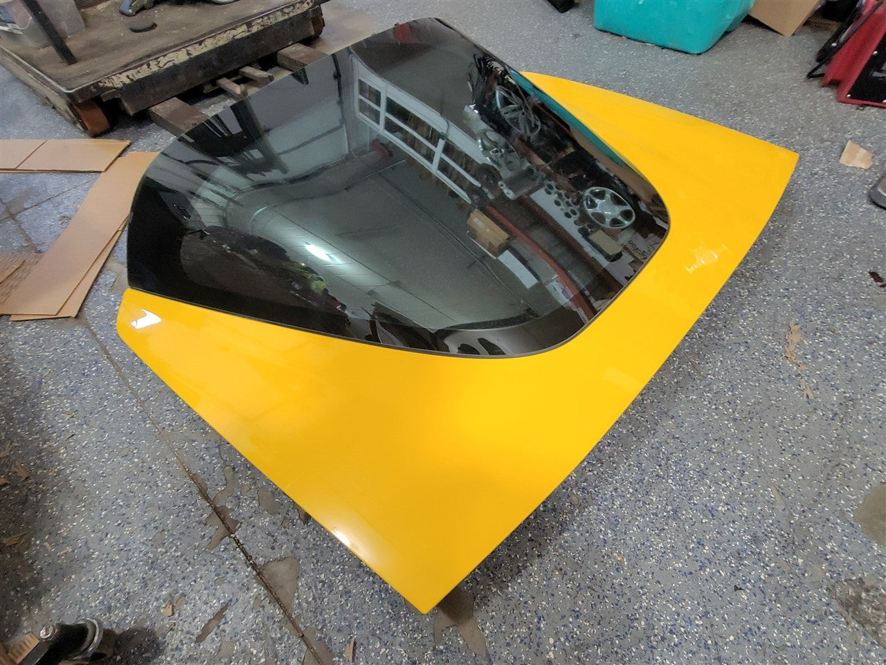 2005 CORVETTE REAR DECKLID WITH GLASS 000 MILLENIUM YELLOW PAINT CODE 79U / 5593 34030 - image 9