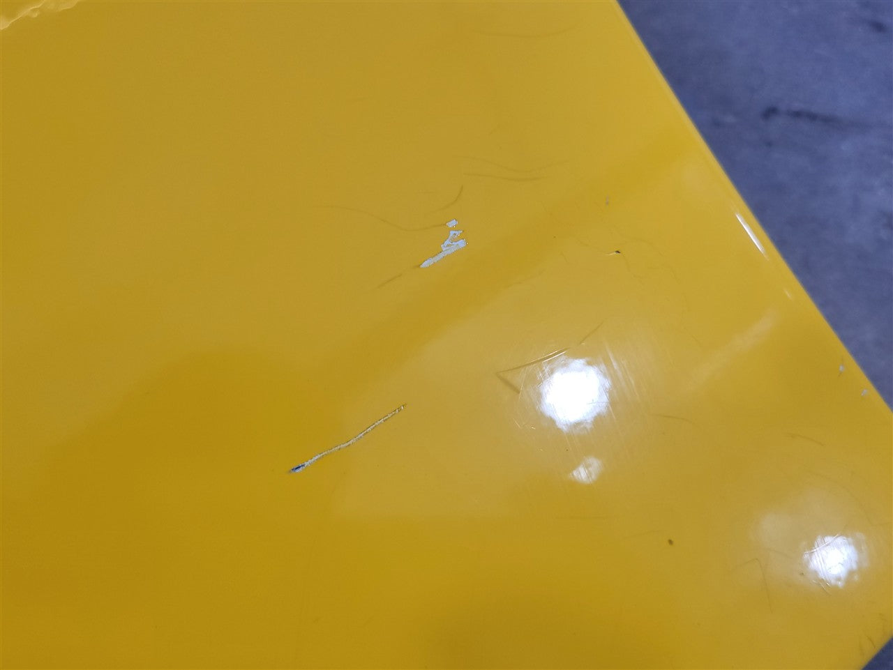 2005 CORVETTE LH DRIVER QUARTER PANEL 000 MILLENIUM YELLOW PAINT CODE 79U / 5593 34031 - image 4
