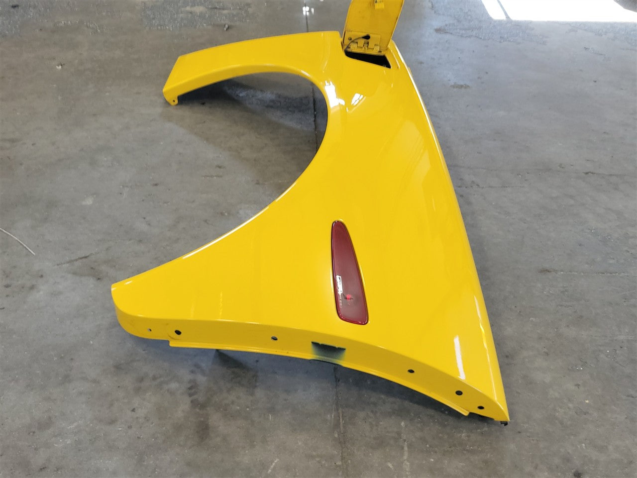 2005 CORVETTE LH DRIVER QUARTER PANEL 000 MILLENIUM YELLOW PAINT CODE 79U / 5593 34031 - image 8