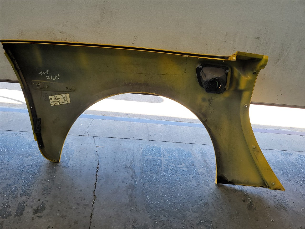 2005 CORVETTE LH DRIVER QUARTER PANEL 000 MILLENIUM YELLOW PAINT CODE 79U / 5593 34031 - image 15