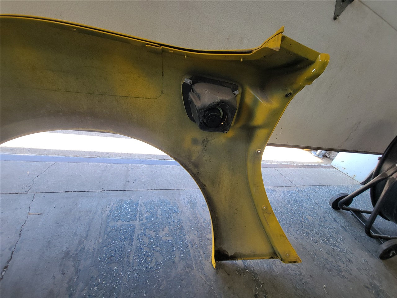 2005 CORVETTE LH DRIVER QUARTER PANEL 000 MILLENIUM YELLOW PAINT CODE 79U / 5593 34031 - image 17