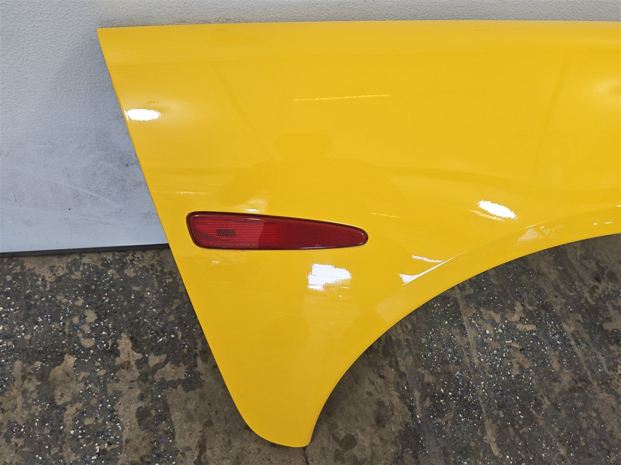 2005 CORVETTE RH PASSENGER QUARTER PANEL 000 MILLENIUM YELLOW PAINT CODE 79U / 5593 34032 - image 6