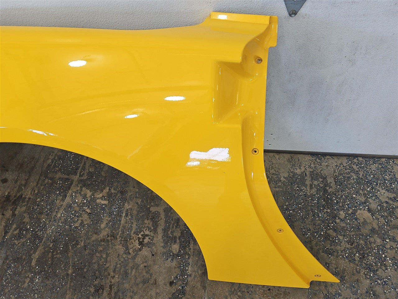 2005 CORVETTE RH PASSENGER QUARTER PANEL 000 MILLENIUM YELLOW PAINT CODE 79U / 5593 34032 - image 7