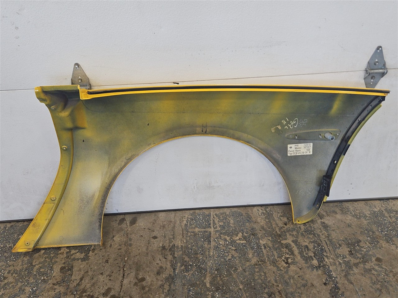 2005 CORVETTE RH PASSENGER QUARTER PANEL 000 MILLENIUM YELLOW PAINT CODE 79U / 5593 34032 - image 8