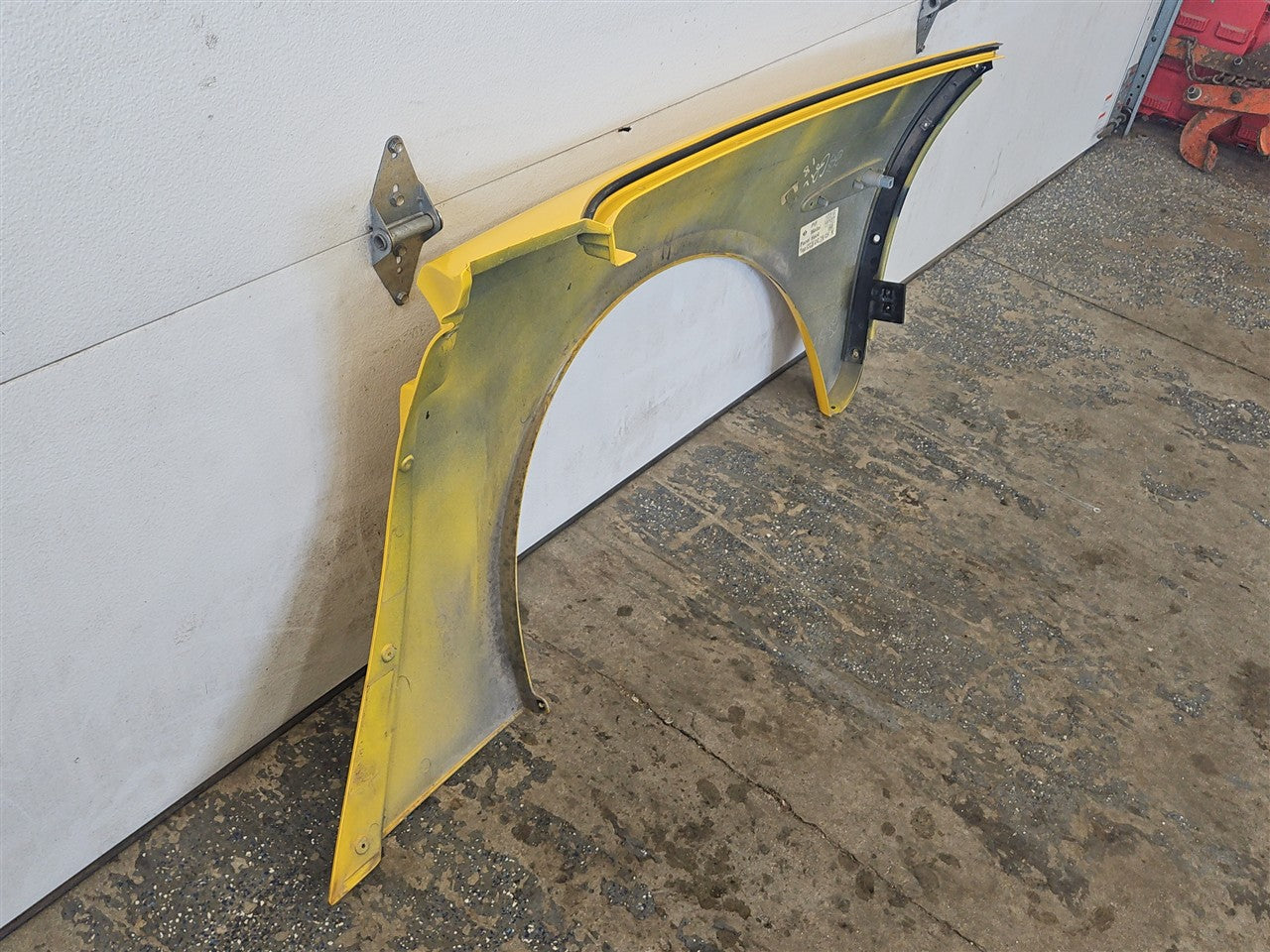 2005 CORVETTE RH PASSENGER QUARTER PANEL 000 MILLENIUM YELLOW PAINT CODE 79U / 5593 34032 - image 9