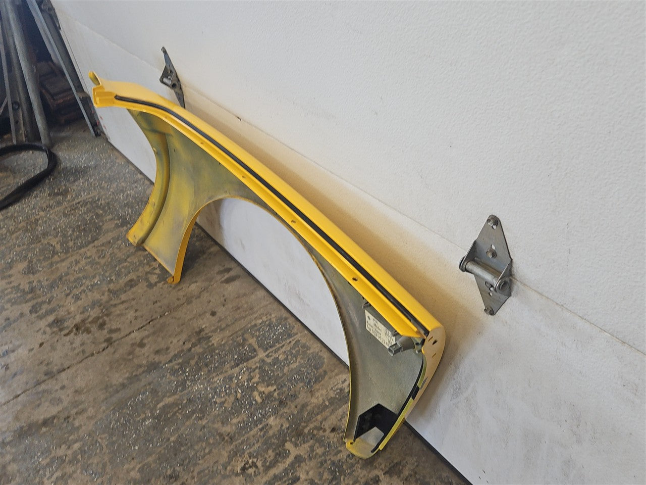 2005 CORVETTE RH PASSENGER QUARTER PANEL 000 MILLENIUM YELLOW PAINT CODE 79U / 5593 34032 - image 10