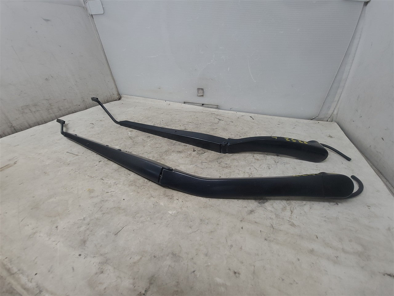 2005 CORVETTE WINDSHIELD WIPER ARMS PAIR LH RH 52K 34033 - image 3