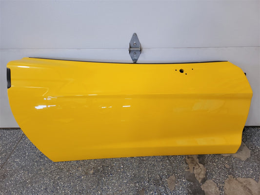 2005 CORVETTE RH PASSENGER DOOR. MILLENIUM YELLOW PAINT CODE 79U / 5593 SMALL 3/8" PAINT CHIP ON FRONT EDGE AS PICTURED 34037 - image 1