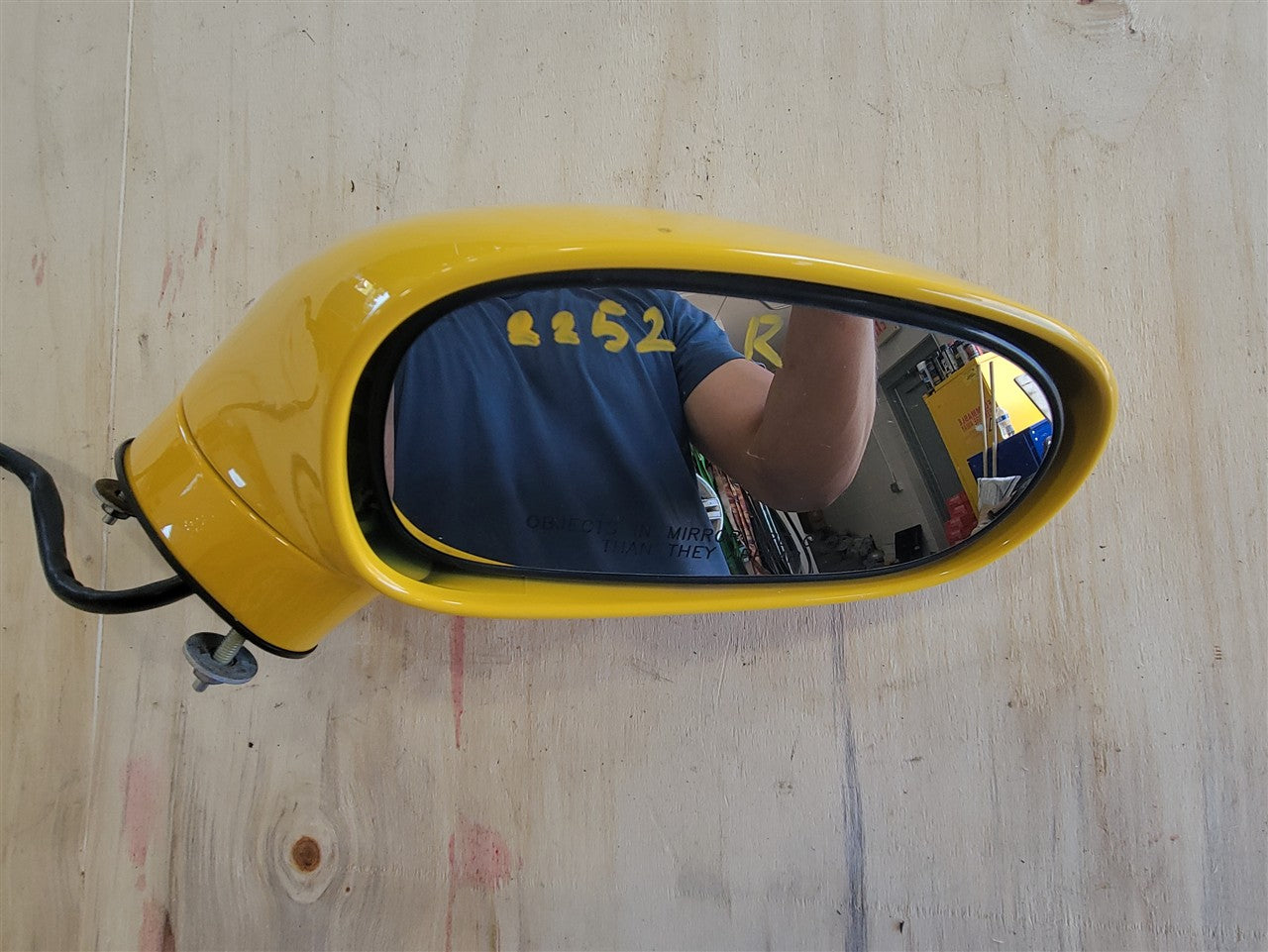 2005 CORVETTE RH PASSENGER SIDE VIEW MIRROR MILLENIUM YELLOW PAINT CODE 79U / 5593. RPO OPTION DD0. COMPATIBLE PART #S: 15795842, 10390519 34038 - image 6