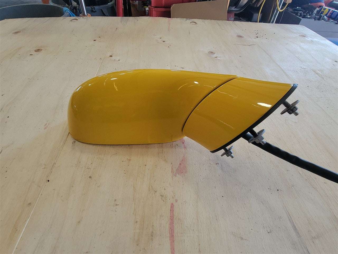 2005 CORVETTE RH PASSENGER SIDE VIEW MIRROR MILLENIUM YELLOW PAINT CODE 79U / 5593. RPO OPTION DD0. COMPATIBLE PART #S: 15795842, 10390519 34038 - image 7