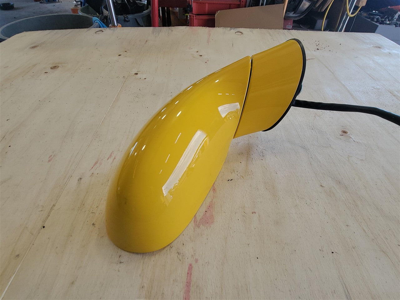 2005 CORVETTE RH PASSENGER SIDE VIEW MIRROR MILLENIUM YELLOW PAINT CODE 79U / 5593. RPO OPTION DD0. COMPATIBLE PART #S: 15795842, 10390519 34038 - image 8