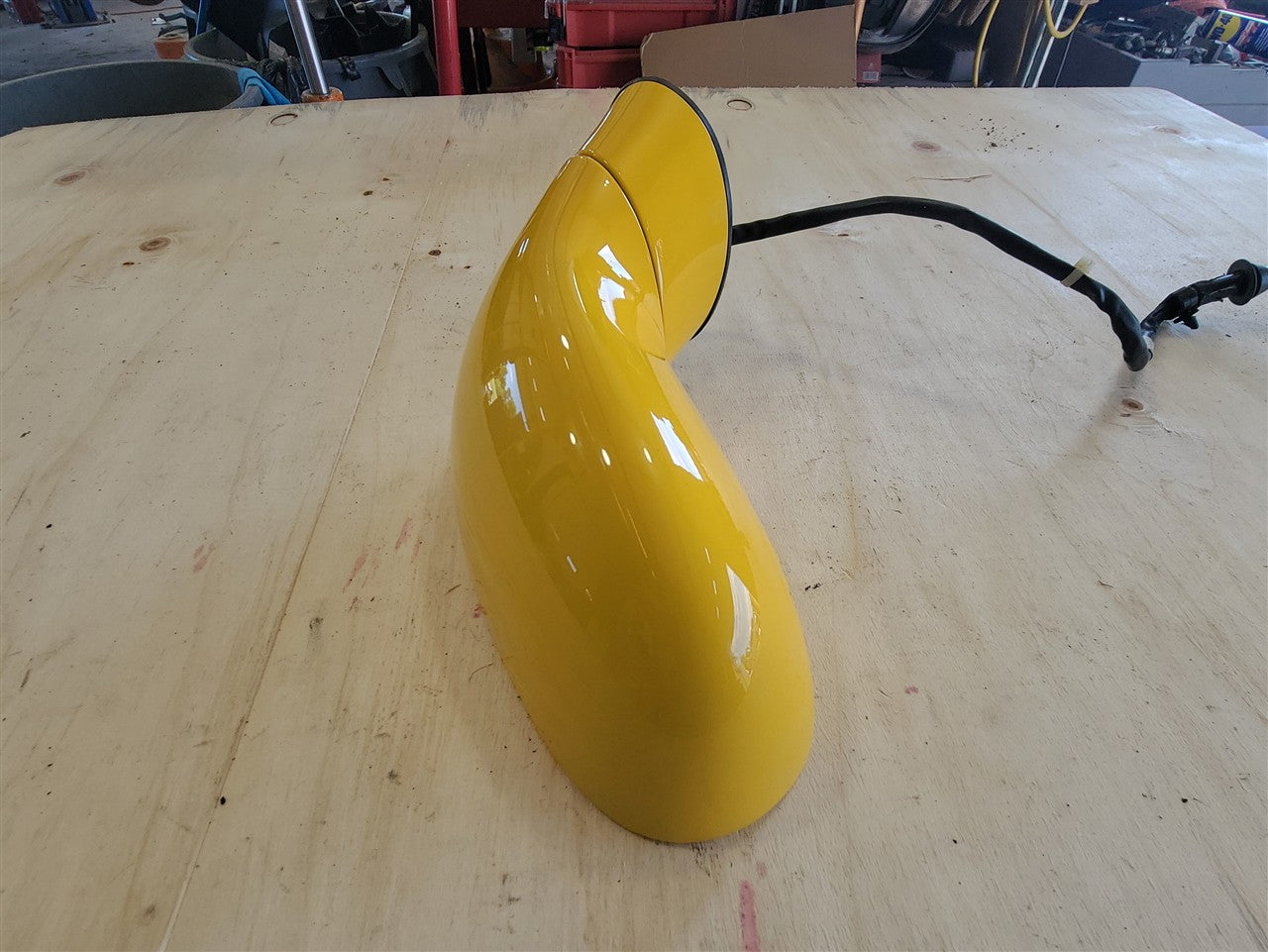 2005 CORVETTE RH PASSENGER SIDE VIEW MIRROR MILLENIUM YELLOW PAINT CODE 79U / 5593. RPO OPTION DD0. COMPATIBLE PART #S: 15795842, 10390519 34038 - image 9