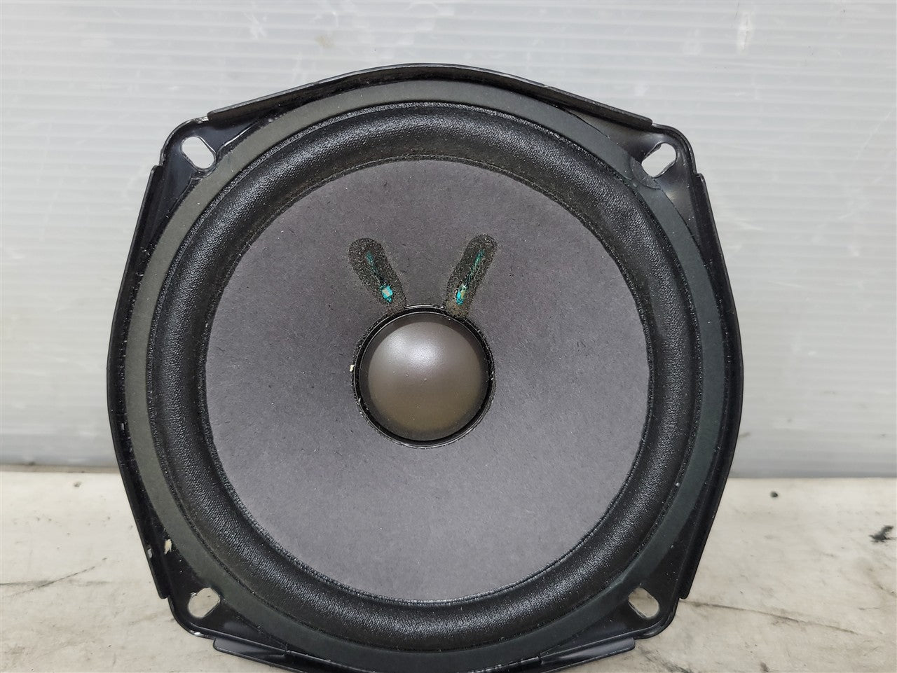 2005 CORVETTE REAR HATCH TRUNK BOSE SPEAKER 10333018 52K MILES 34049 - image 1