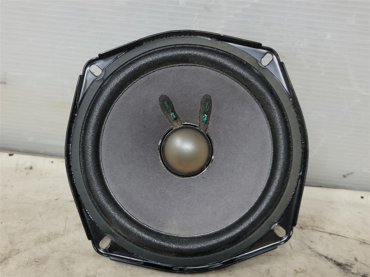 2005 CORVETTE REAR HATCH TRUNK BOSE SPEAKER 10333018 52K MILES 34050 - image 1