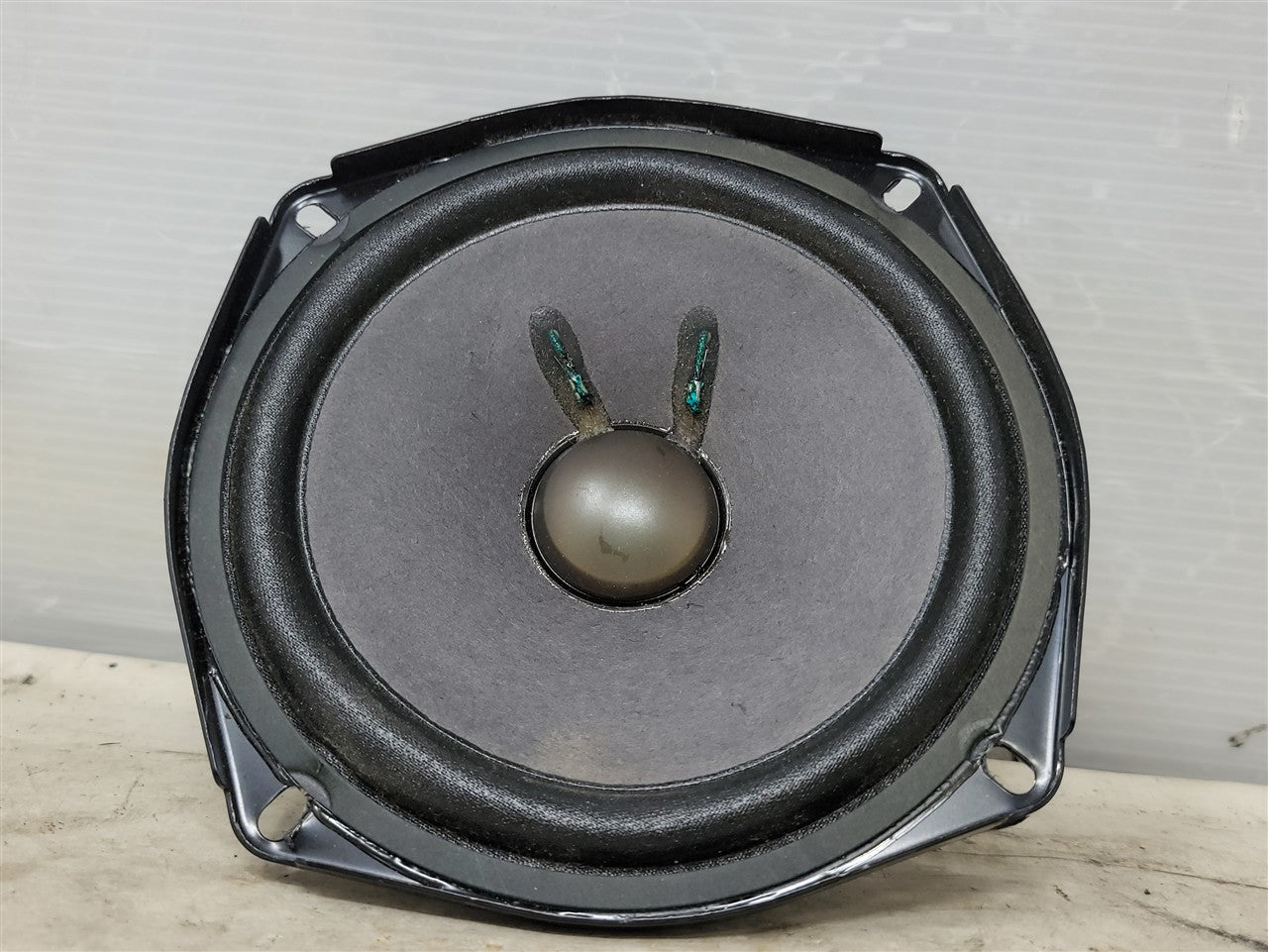 2005 CORVETTE REAR HATCH TRUNK BOSE SPEAKER 10333018 52K MILES 34050 - image 2
