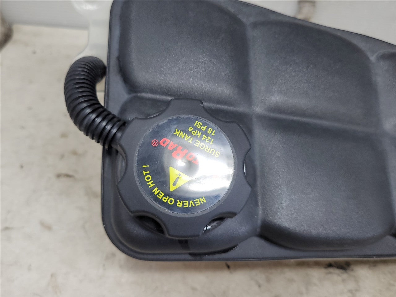 2005 CORVETTE OEM COOLANT RESERVOIR OVERFLOW SURGE TANK BOTTLE 52K MILES 34052 - image 11