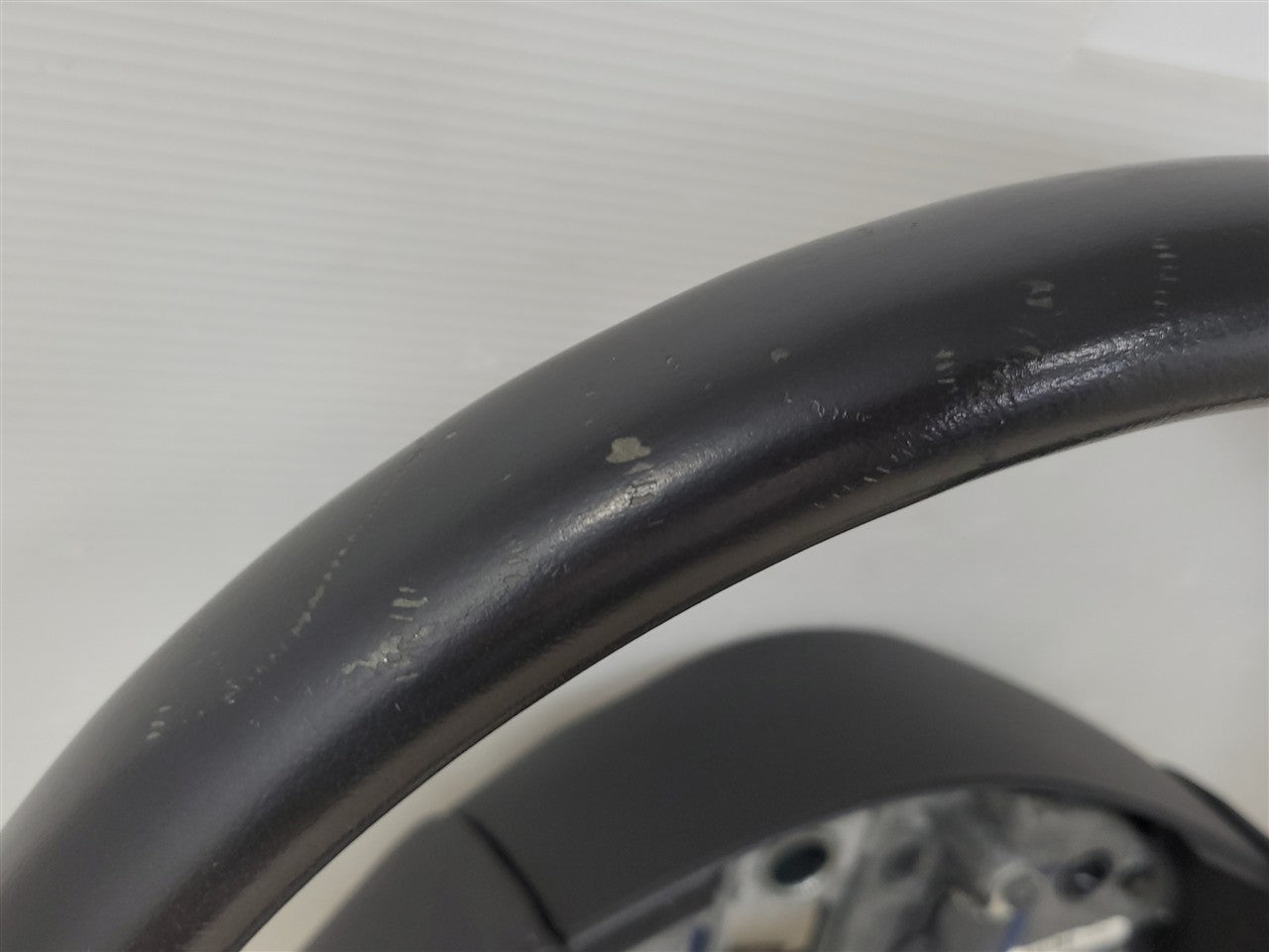 2005 CORVETTE 2005 CORVETTE STEERING WHEEL 15807783 COUPLE LIGHT SCRATCHES ON LEATHER 34057 - image 3