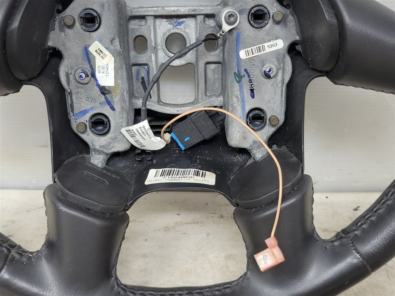 2005 CORVETTE 2005 CORVETTE STEERING WHEEL 15807783 COUPLE LIGHT SCRATCHES ON LEATHER 34057 - image 5