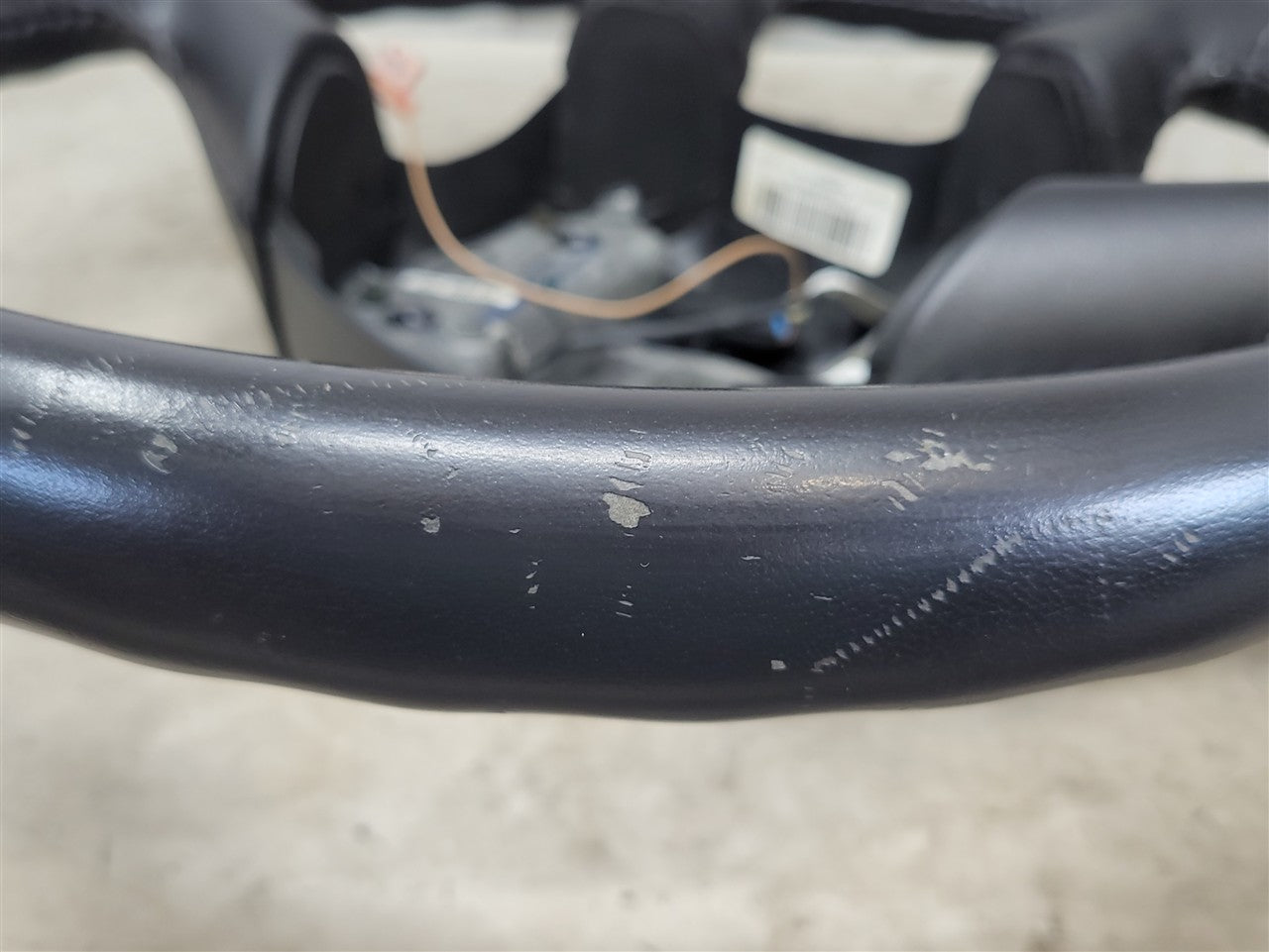 2005 CORVETTE 2005 CORVETTE STEERING WHEEL 15807783 COUPLE LIGHT SCRATCHES ON LEATHER 34057 - image 6
