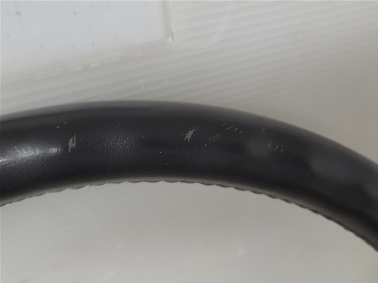 2005 CORVETTE 2005 CORVETTE STEERING WHEEL 15807783 COUPLE LIGHT SCRATCHES ON LEATHER 34057 - image 9