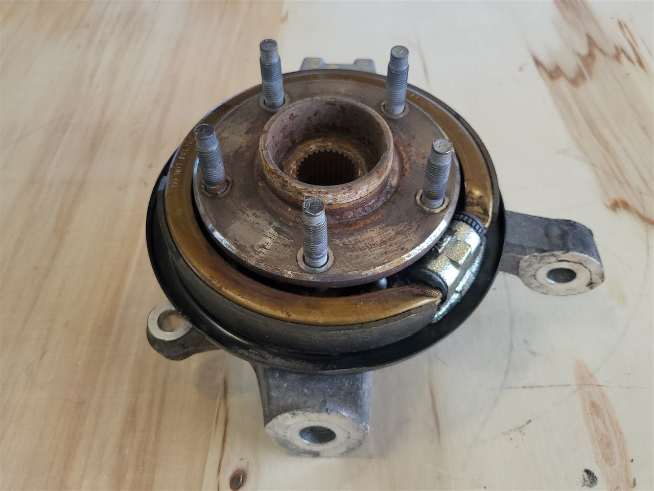 2005 CORVETTE LH REAR SPINDLE WITH HUB & PARKING BRAKE 52K MI 34074 - image 4
