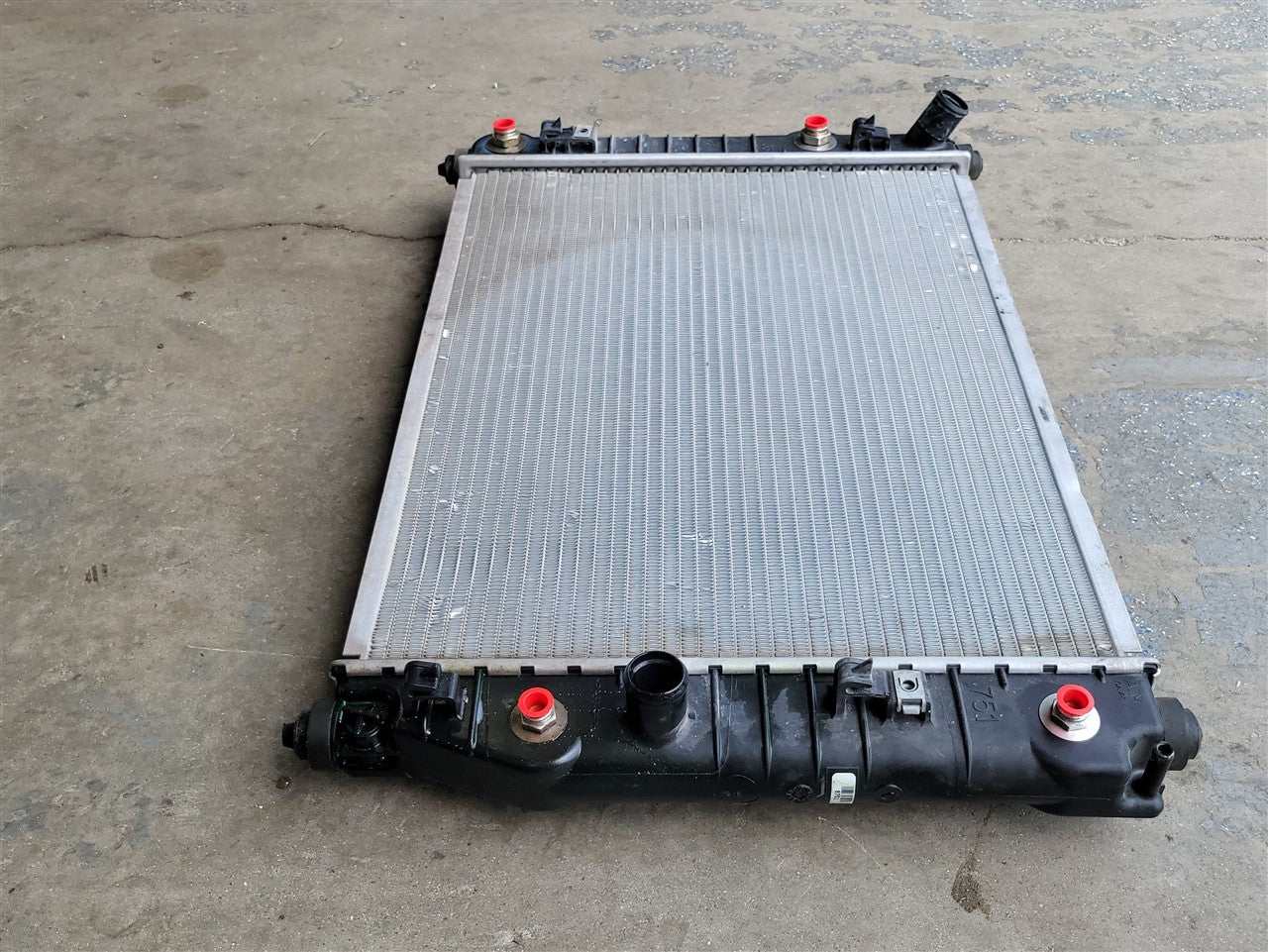2005 CORVETTE OEM RADIATOR 52K MILES NO LEAKS ID AMM 34081 - image 3