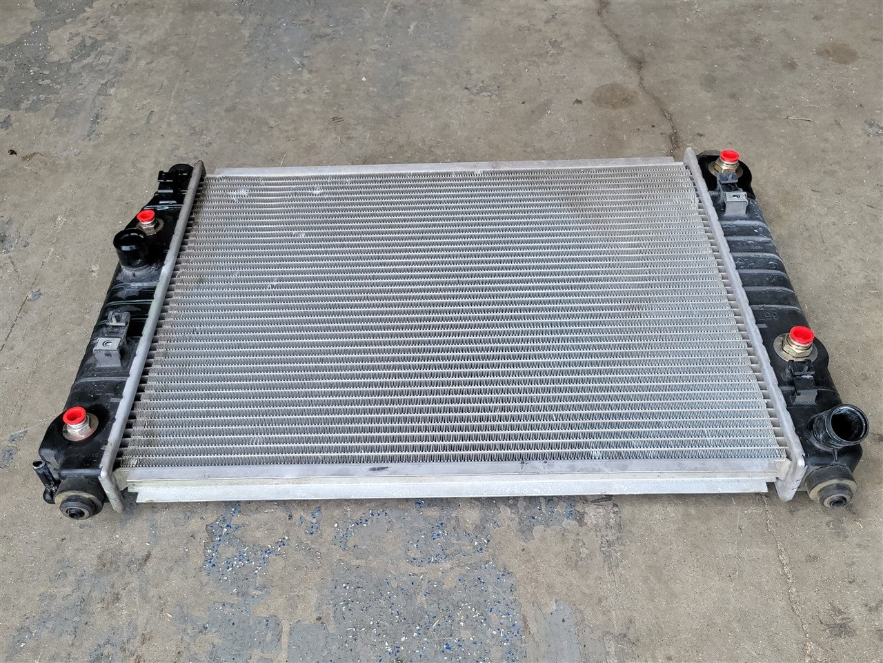 2005 CORVETTE OEM RADIATOR 52K MILES NO LEAKS ID AMM 34081 - image 4