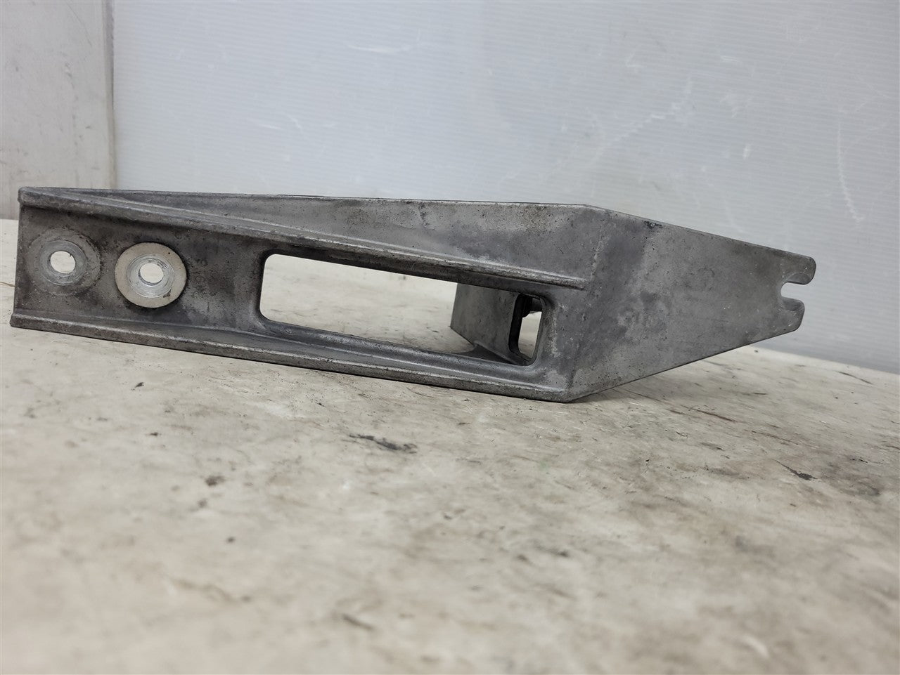 2005 CORVETTE ABS BRAKE MODULE MOUNTING BRACKET 10438259 34082 - image 5