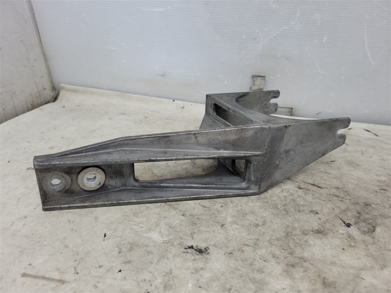 2005 CORVETTE ABS BRAKE MODULE MOUNTING BRACKET 10438259 34082 - image 10