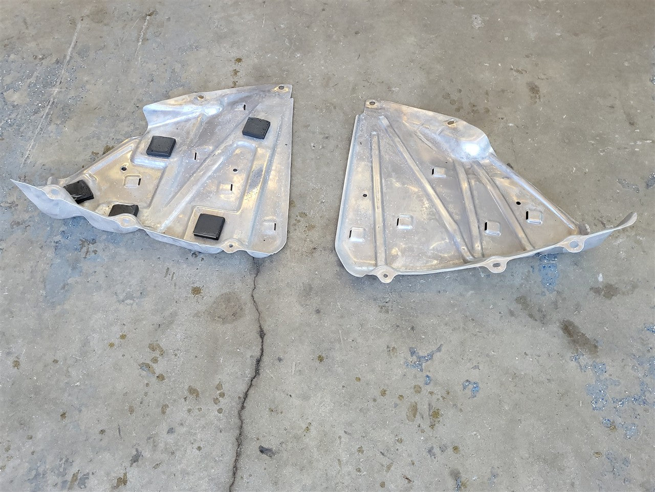 2005 CORVETTE FUEL TANK HEAT SHIELDS MOUNTING STRAPS PAIR LH RH 10438904 20794895 34085 - image 4