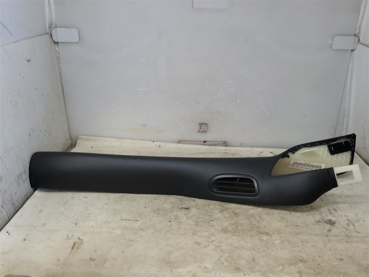 2005 CORVETTE LH DRIVER INTERIOR A PILLAR TRIM WITH ONSTAR MICROPHONE 34088 - image 6