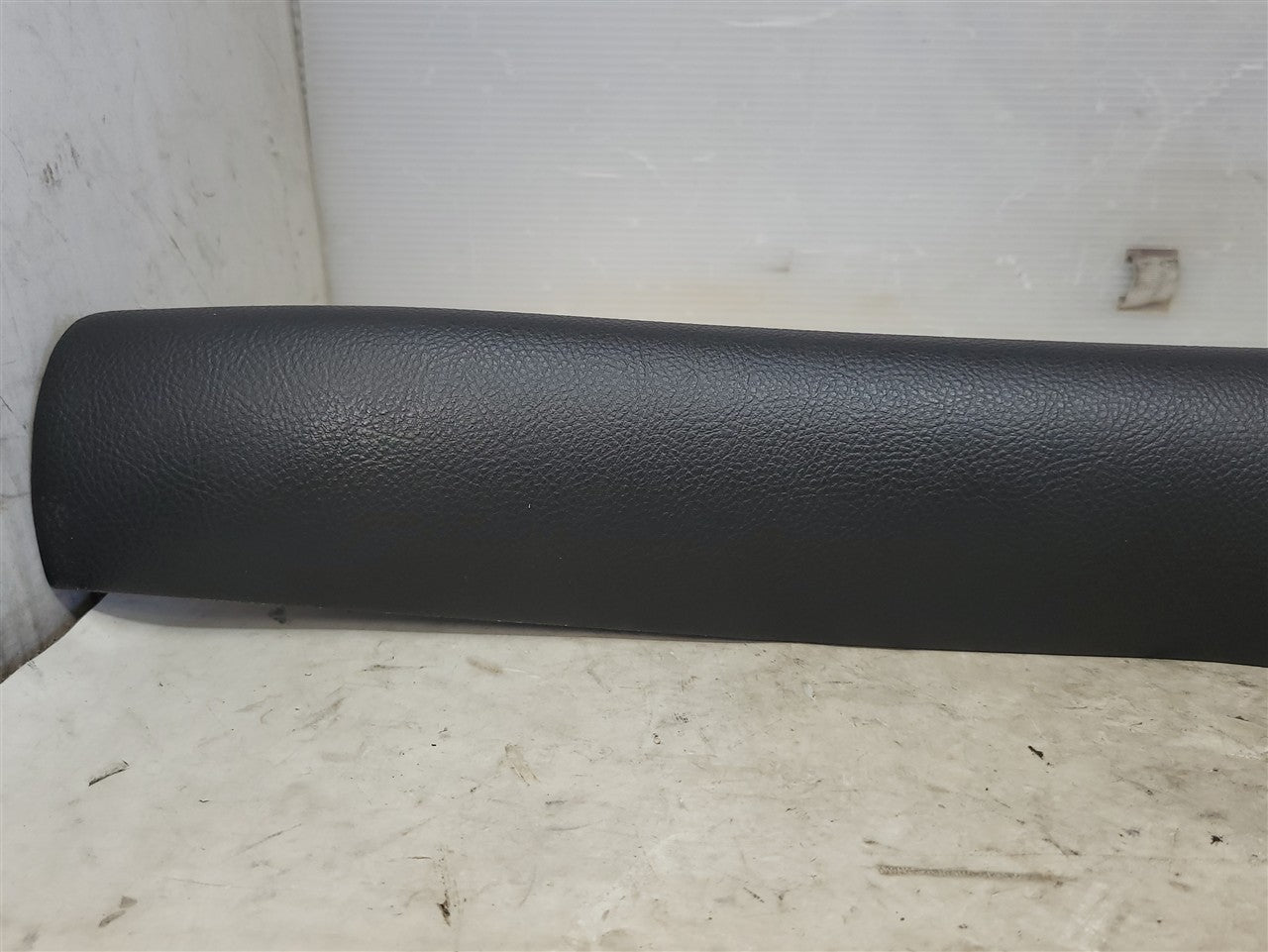 2005 CORVETTE LH DRIVER INTERIOR A PILLAR TRIM WITH ONSTAR MICROPHONE 34088 - image 7